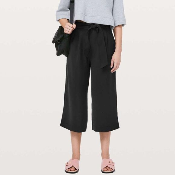 Lululemon Cropped Noir Pants - Picture 1 of 12